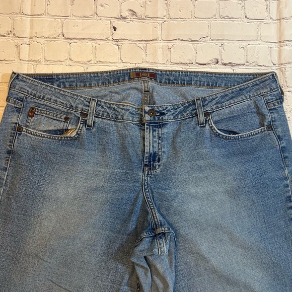 L.E.I. Flared Denim - Picture 2 of 8